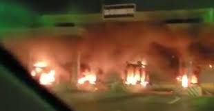 HAPPENING NOW: Lekki/Ikoyi Toll Gate On Fire [VIDEO] - #blacktuesday