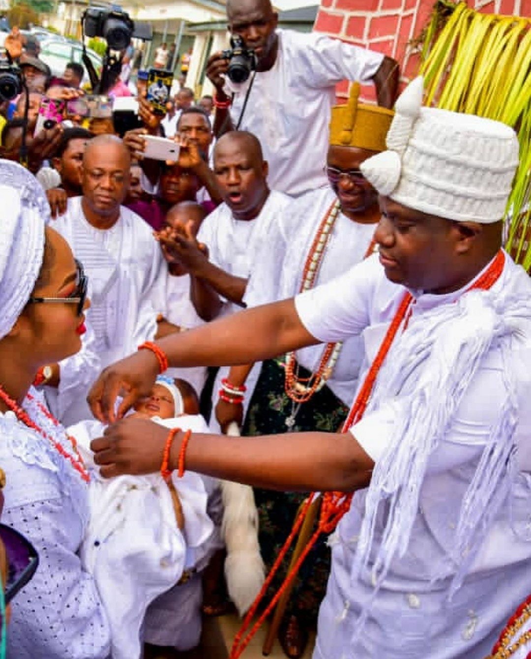 Ooni of Ife welcome his son and wife to the Palace of Ile Oodua