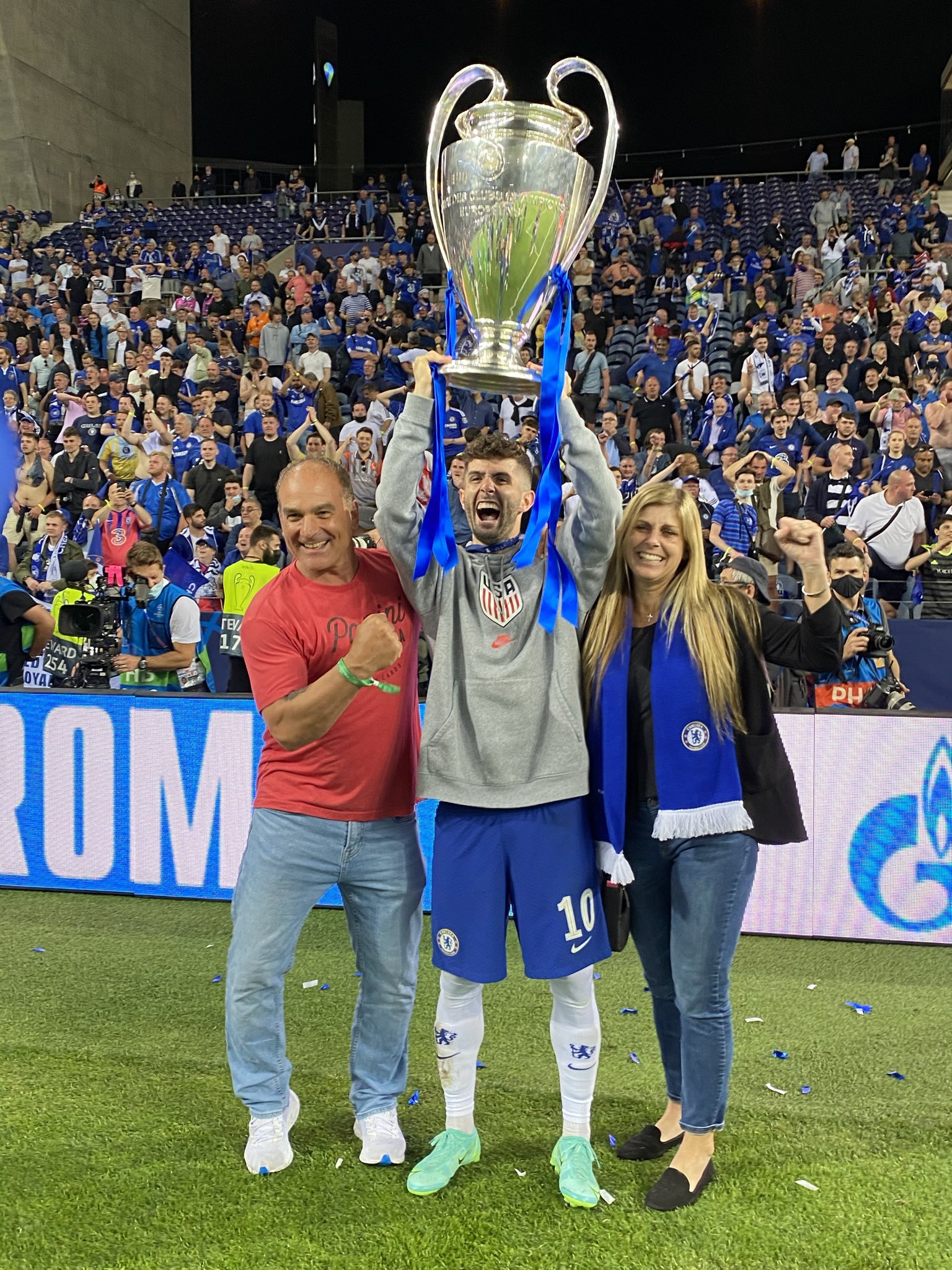 Watch As Pulisic Celebrates With Parents After Wining #UCL Trophy