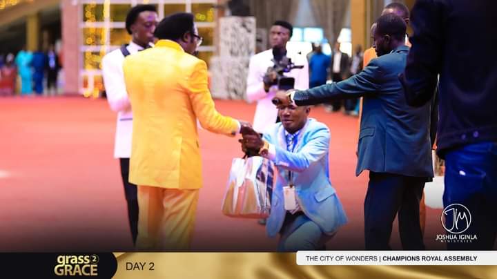 Excitement As Joshua Iginla Gifts A Pastor ₦1.8 Million To Clear His Debt