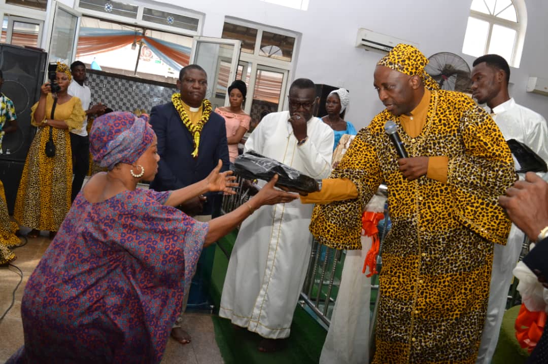 PHOTOS:Primate Ayodele Empowers Women With N7 Million In His Church