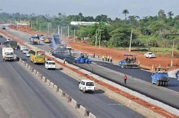Be Cautious Crossing Lagos-Abeokuta Expressway